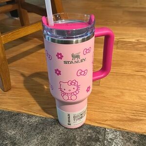 Stanley Pink Hello Kitty Quencher Tumbler 40oz